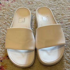 Lululemon slippers